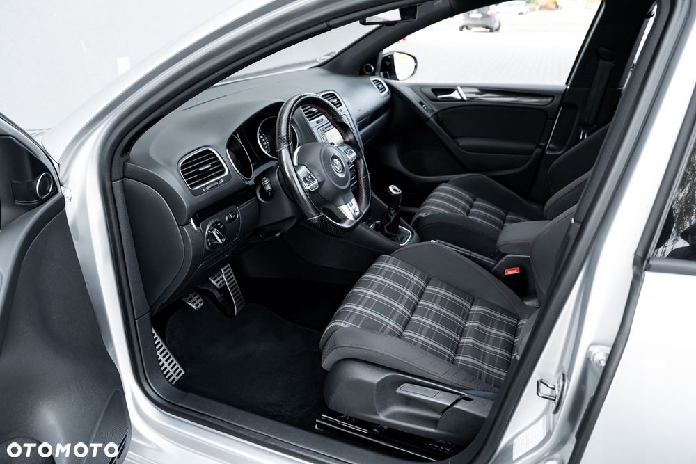 Volkswagen Golf 2.0 GTI - 18