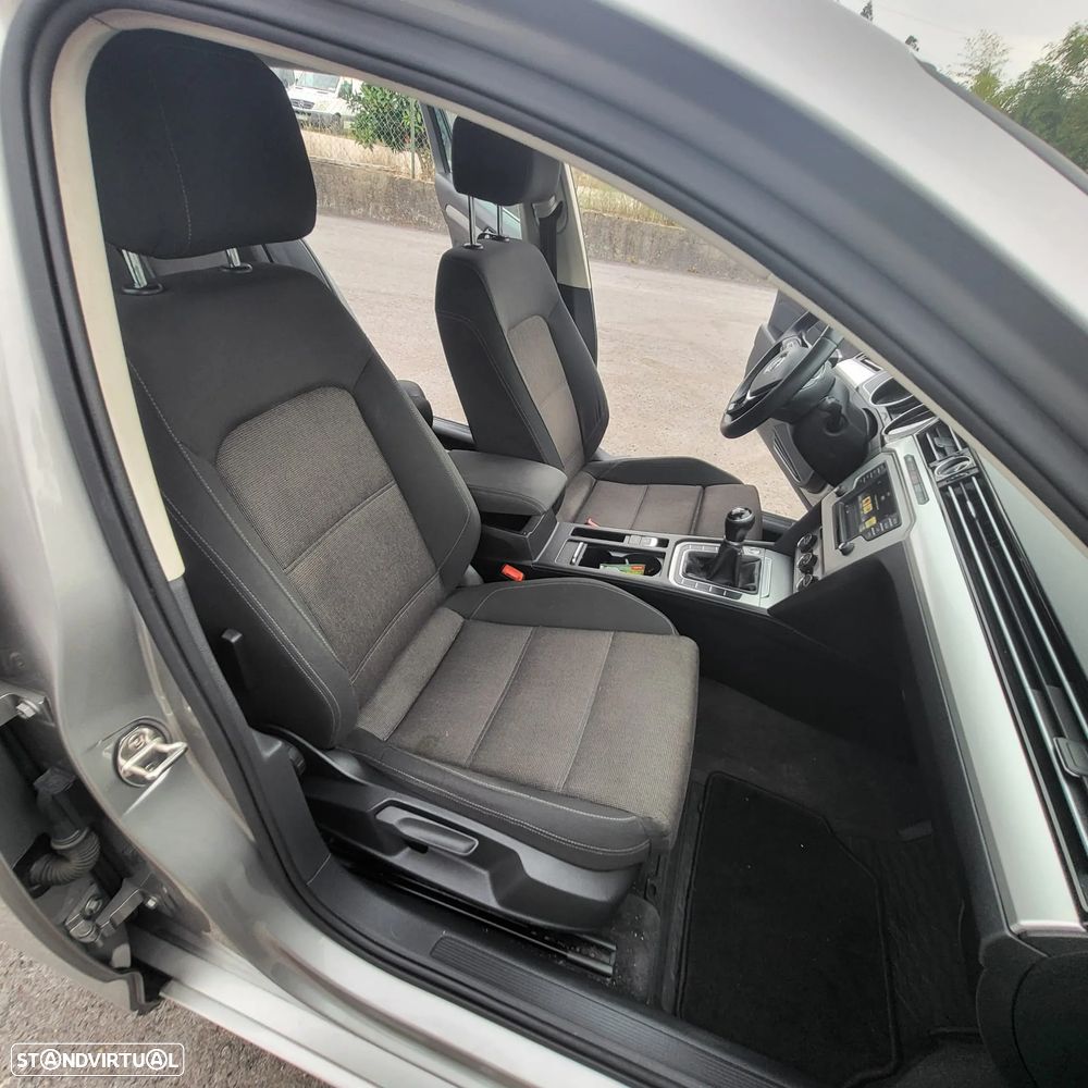 VW Passat Variant 1.6 TDI BlueMotion - 34