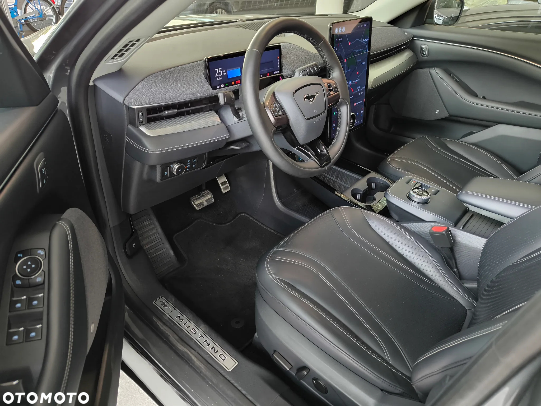 Ford Mustang Mach-E 98kWh RWD Premium - 13