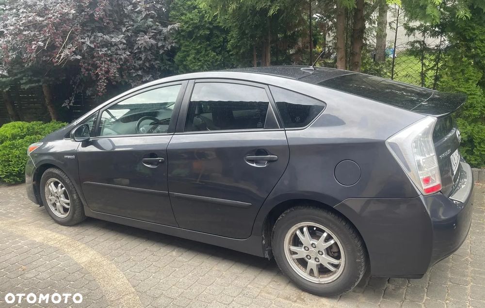 Toyota Prius (Hybrid) - 2