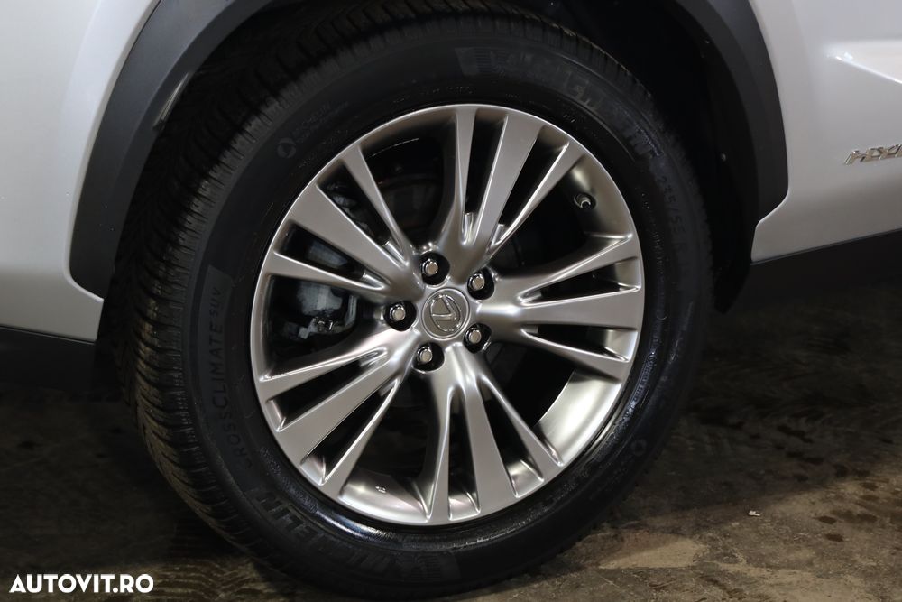 Lexus Seria NX 300h - 32