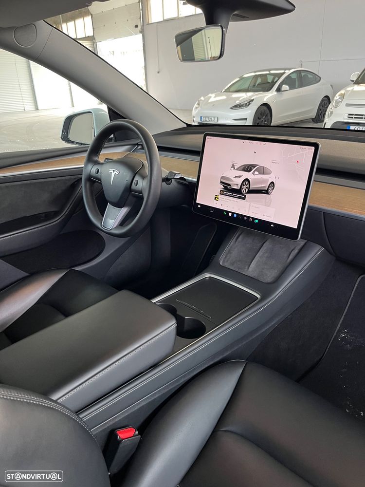 Tesla Model Y Long Range Dual Motor AWD - 9