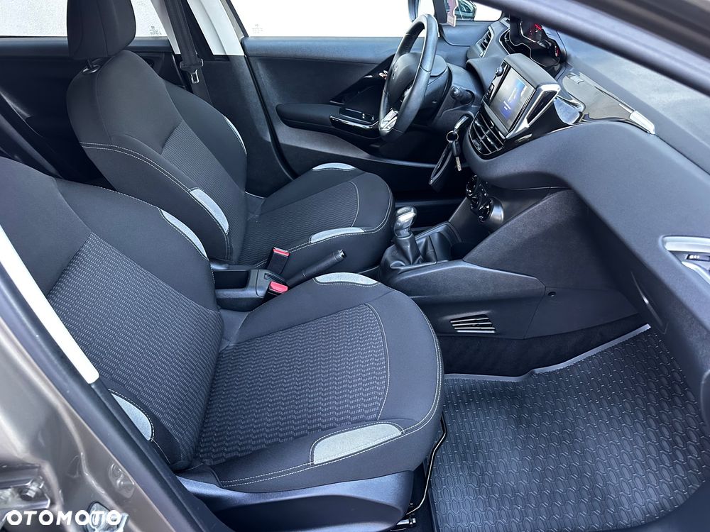 Peugeot 208 PureTech 82 Urban Move - 24