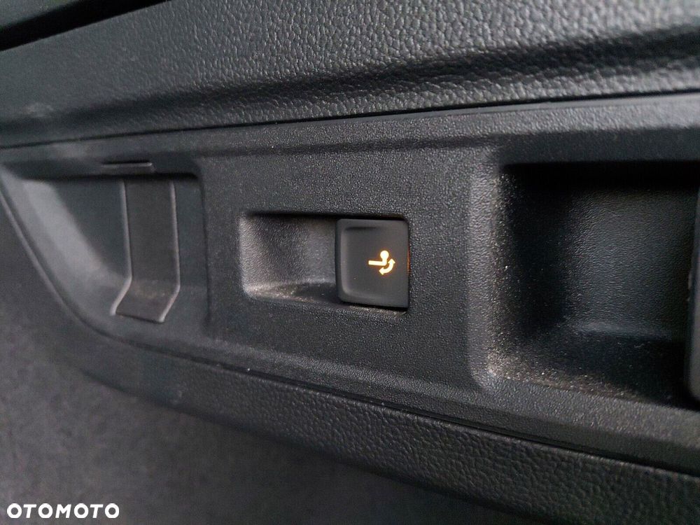 Volkswagen Passat - 33