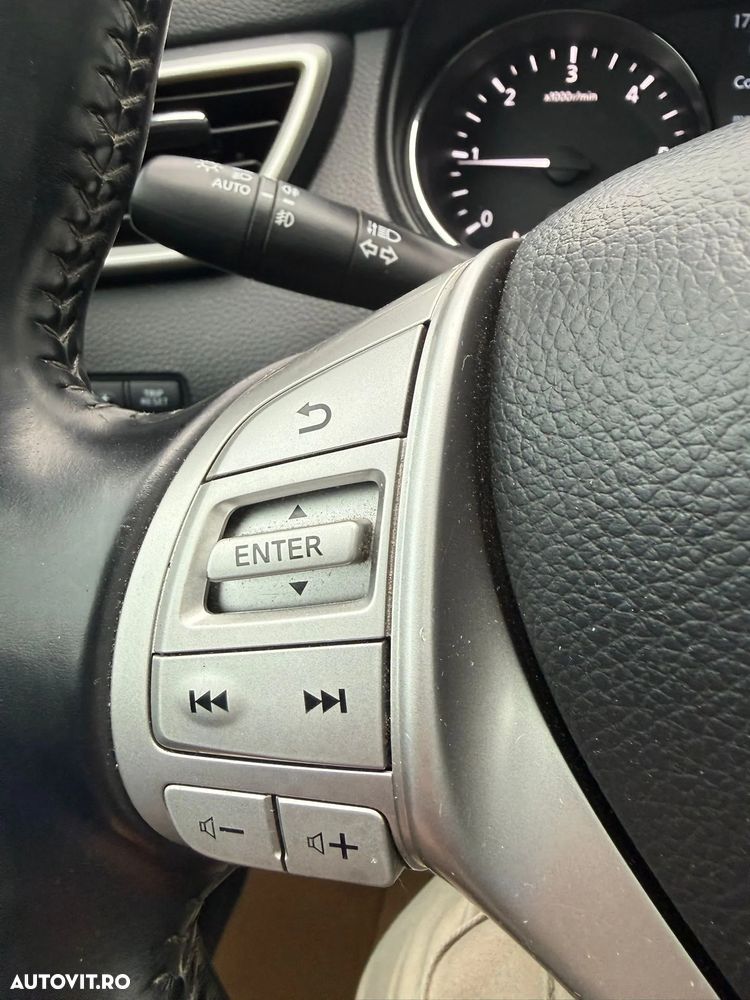 Nissan Qashqai 1.6 DCI Start/Stop N-Connecta - 17