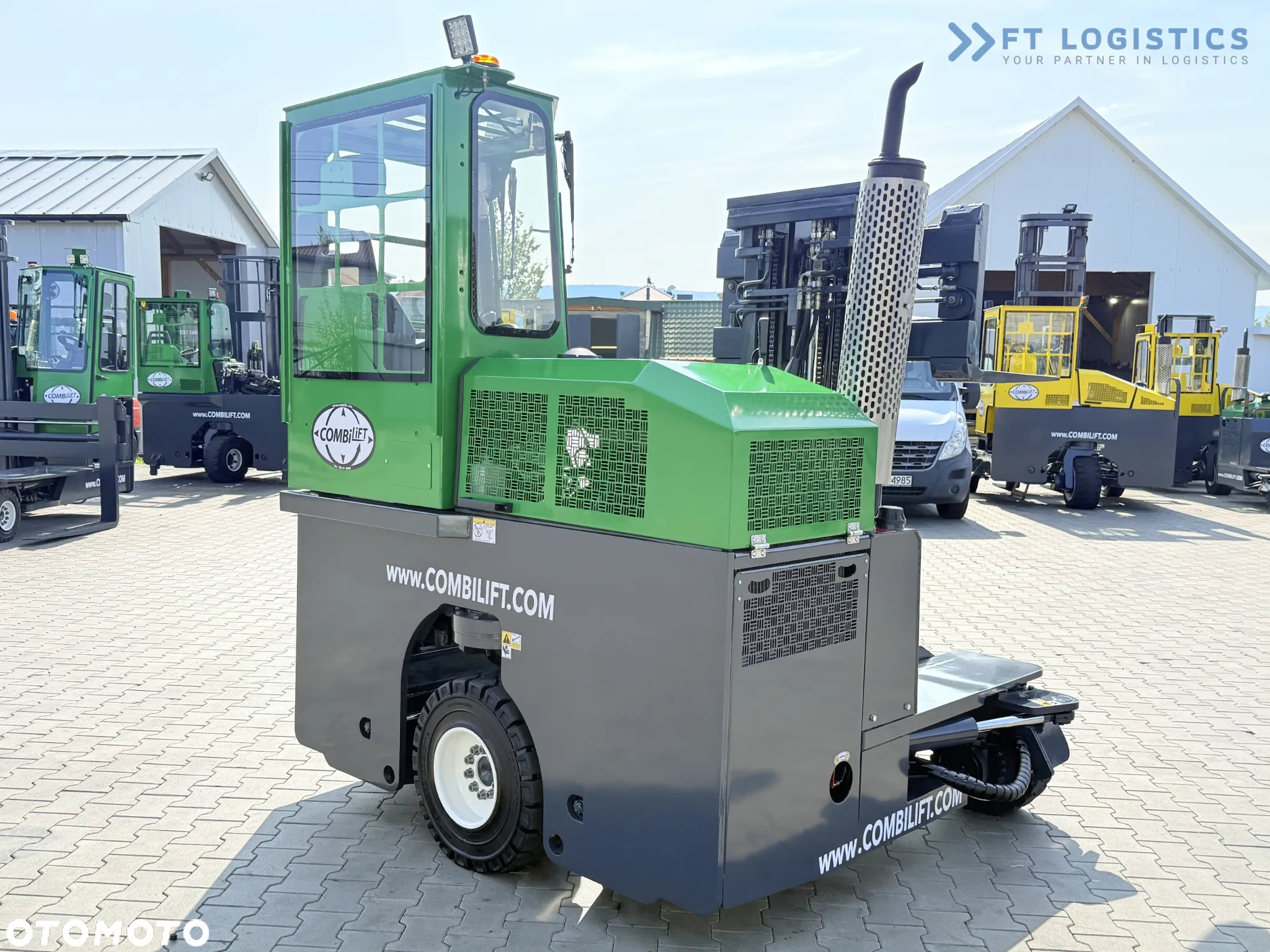Combilift C2500 / GAS / TRIPLEX 4900MM / WOLNY SKOK /JEDYNE 2446 MOTOGODZIN /  POZYCJONER WIDEŁ / PEŁNA KABINA / STAN IDEALNY / Szeroka oferta wózków czterokierunkowych i bocznych, dopasowanych do różnorodnych potrzeb i zastosowań - 31