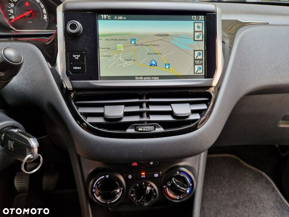 Peugeot 208 - 15