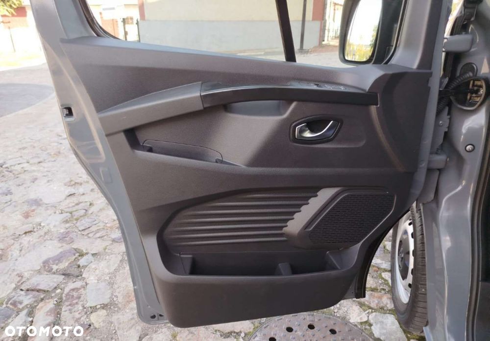 Renault Trafic - 18