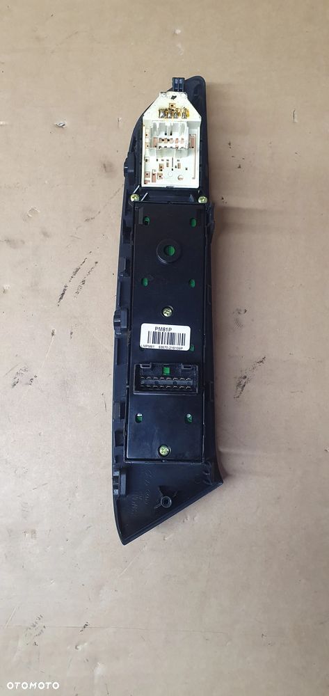 Przełącznik panel szyb lewy przód Hyundai IX35 93570-2Y8109P - 6