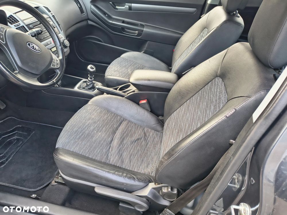 Kia Ceed - 7