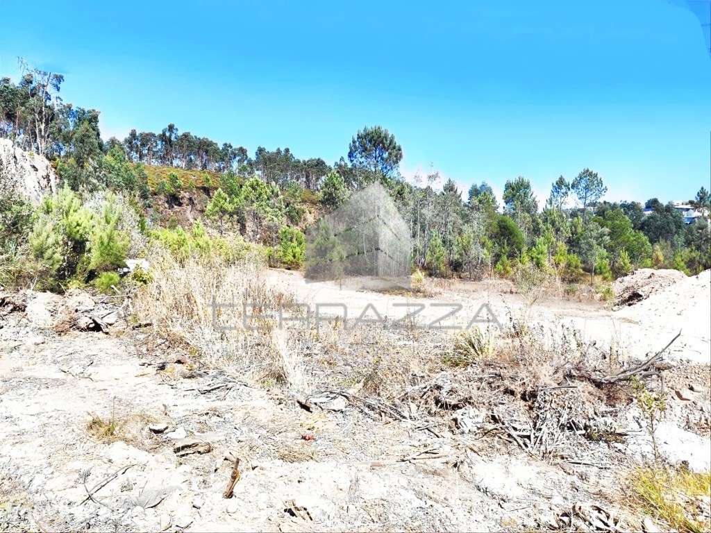 Terreno Industrial com 25.000 m² - Grande imagem: 2/7