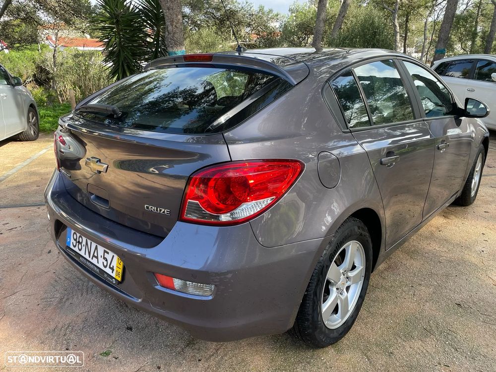 Chevrolet Cruze 1.6 LT - 8