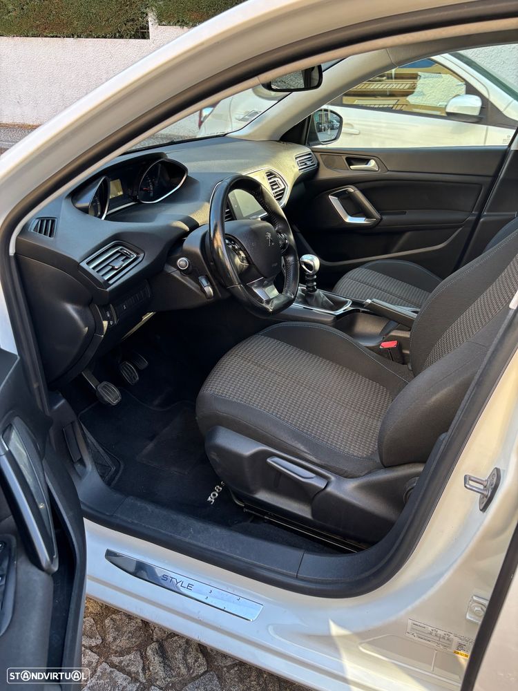 Peugeot 308 SW - 18