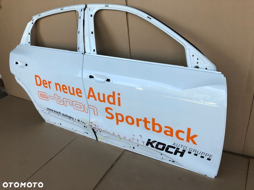 DRZWI PRAWE PRZÓD TYL AUDI 4KE E-TRON 19- - 2