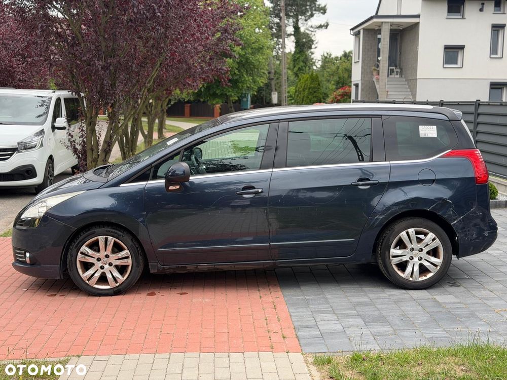 Peugeot 5008 - 8