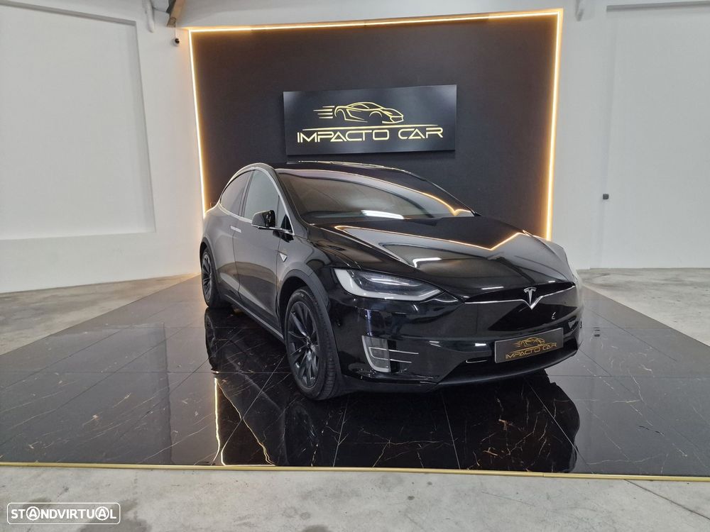 Tesla Model X 90D - 10