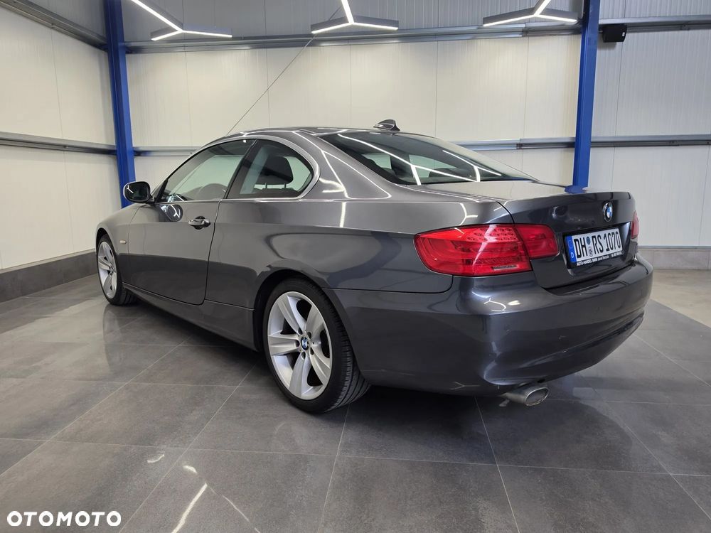 BMW Seria 3 320d Edition Exclusive - 11