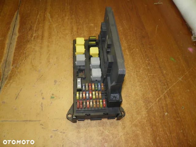 SKRZYNKA BEZPIECZNIKÓW BSI MERCEDES SPRINTER 906