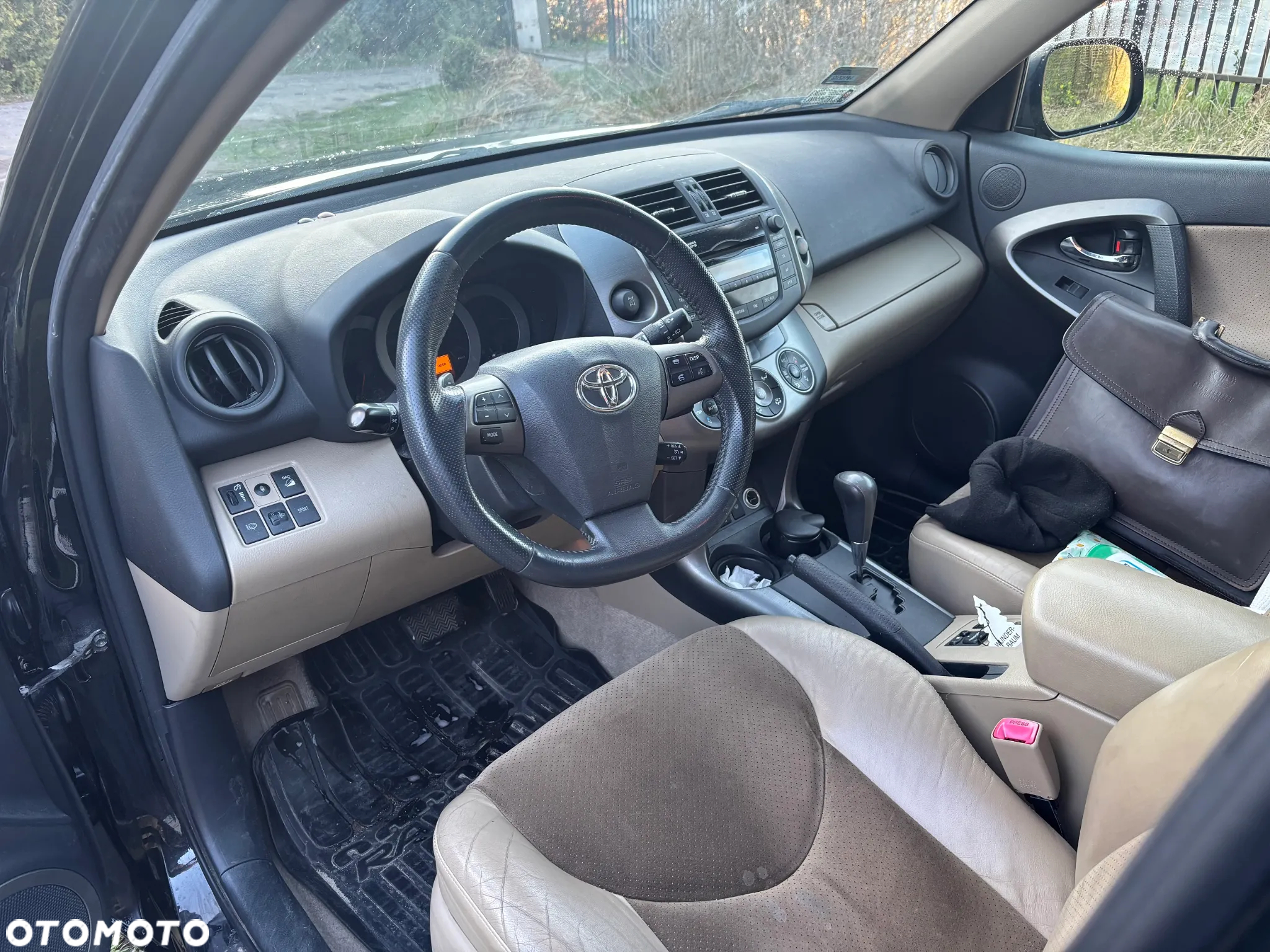 Toyota RAV4 - 8
