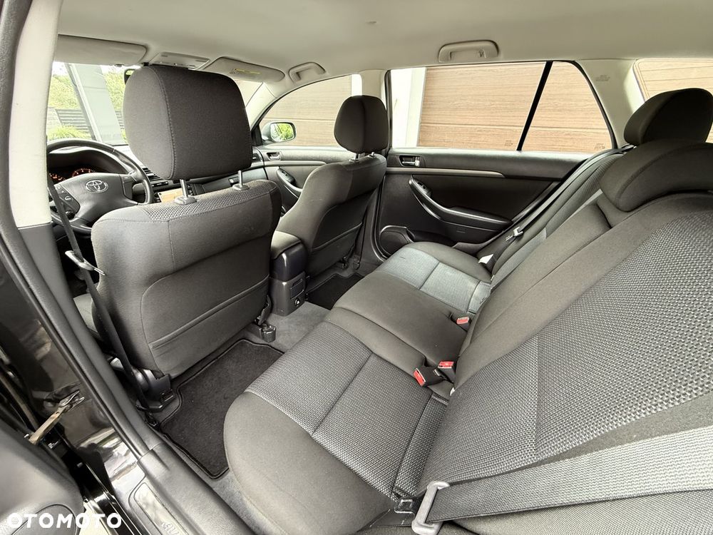Toyota Avensis 1.8 VVT-i Combi - 17