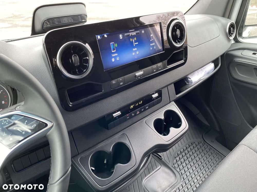 Mercedes-Benz Sprinter - 16