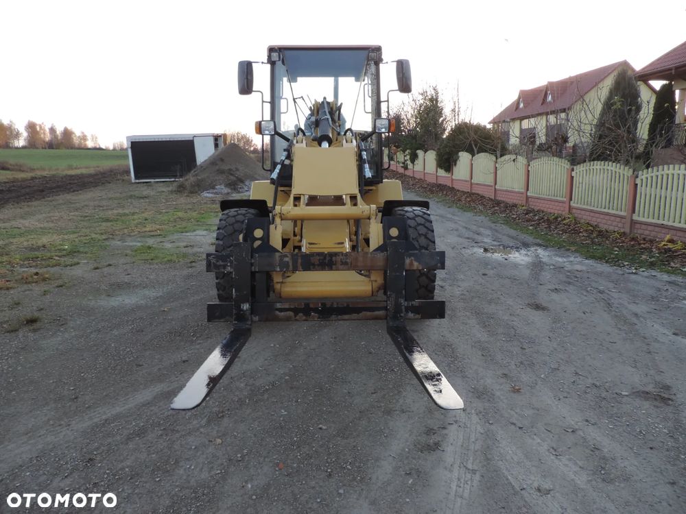 Caterpillar 908 - 17