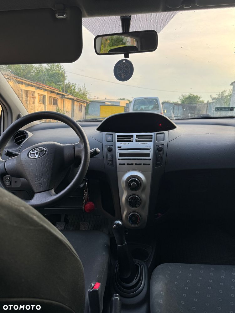 Toyota Yaris - 10