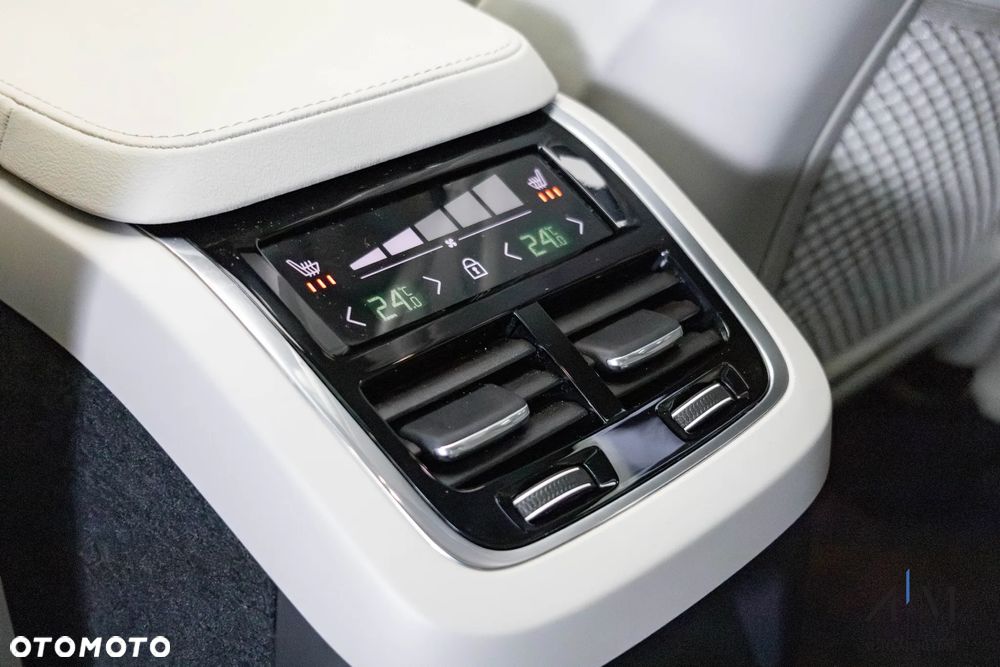 Volvo XC 90 T8 AWD Recharge Ultimate Dark - 34