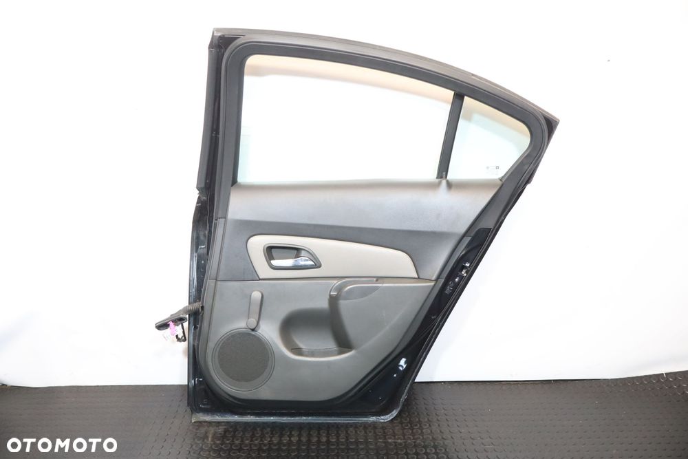 DRZWI PRAWY TYŁ CHEVROLET CRUZE GAR SEDAN - 2