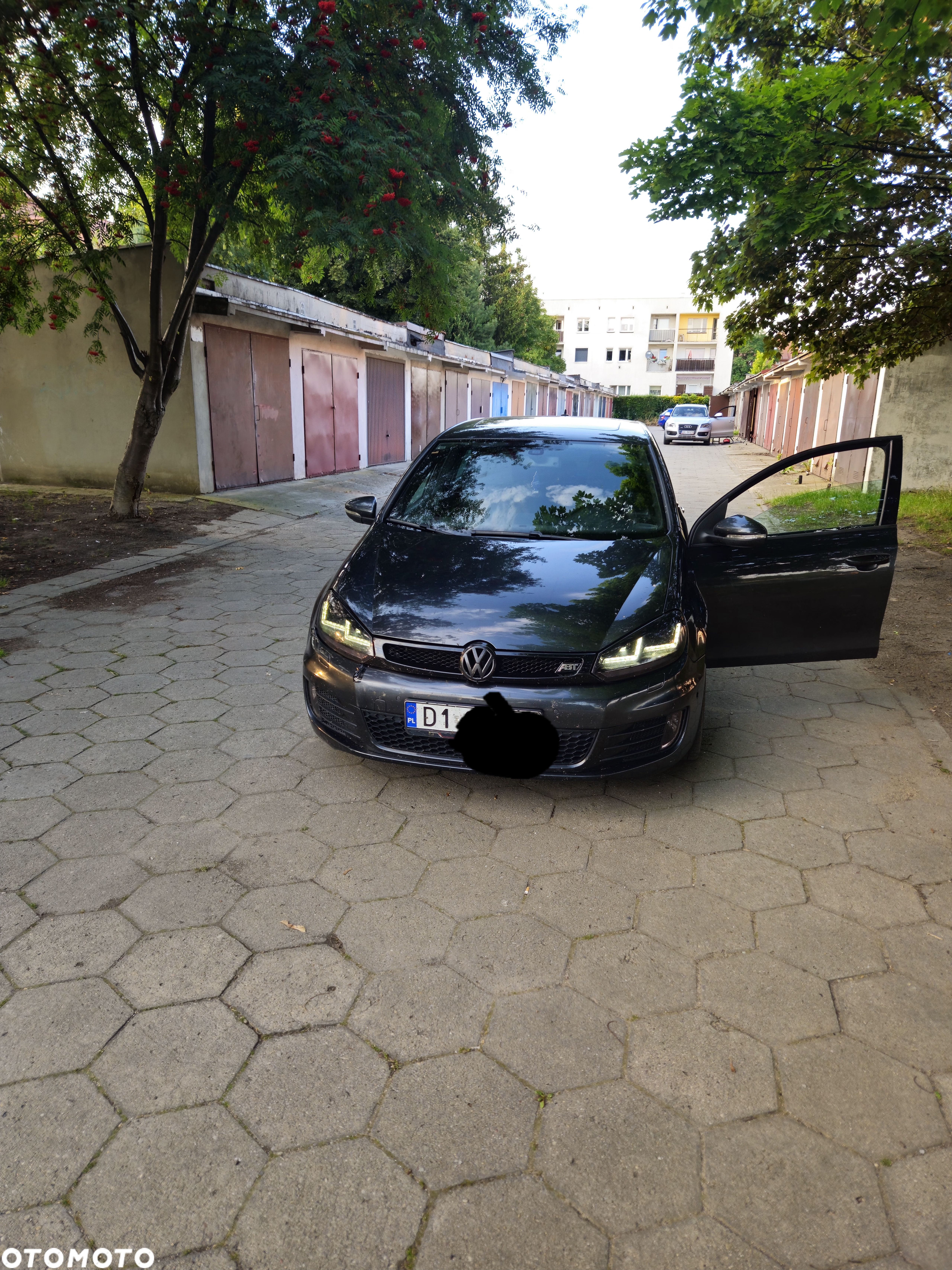 Volkswagen Golf - 1