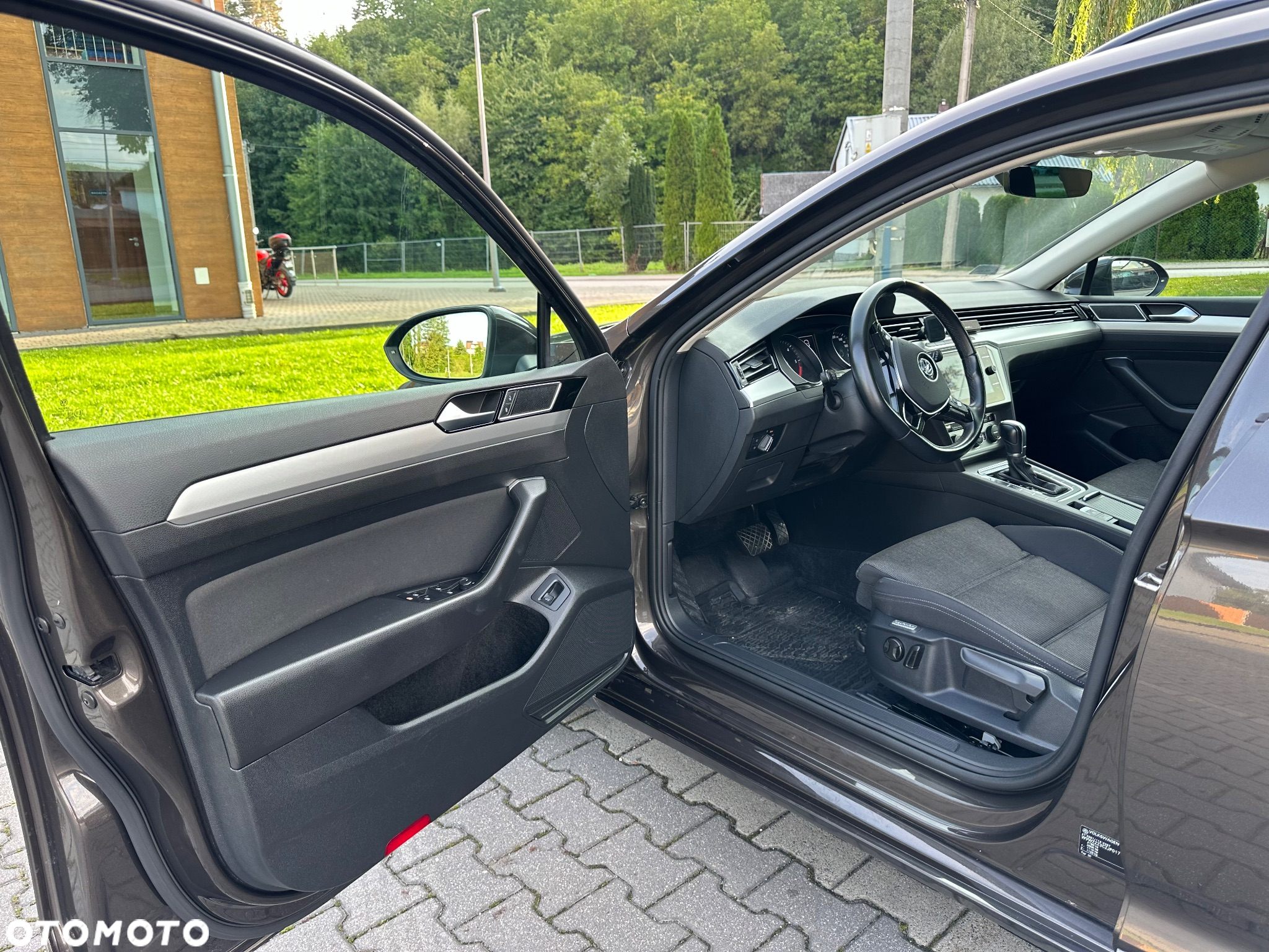 Volkswagen Passat Variant 2.0 TDI SCR DSG Comfortline - 9