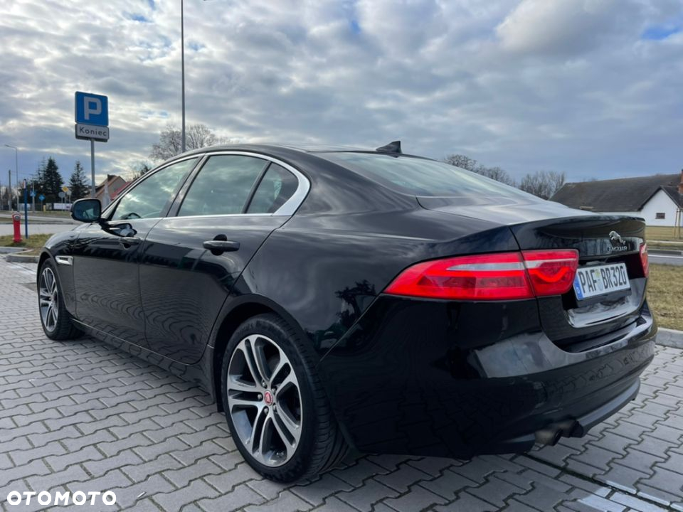 Jaguar XE 2.0 D AWD Prestige - 2