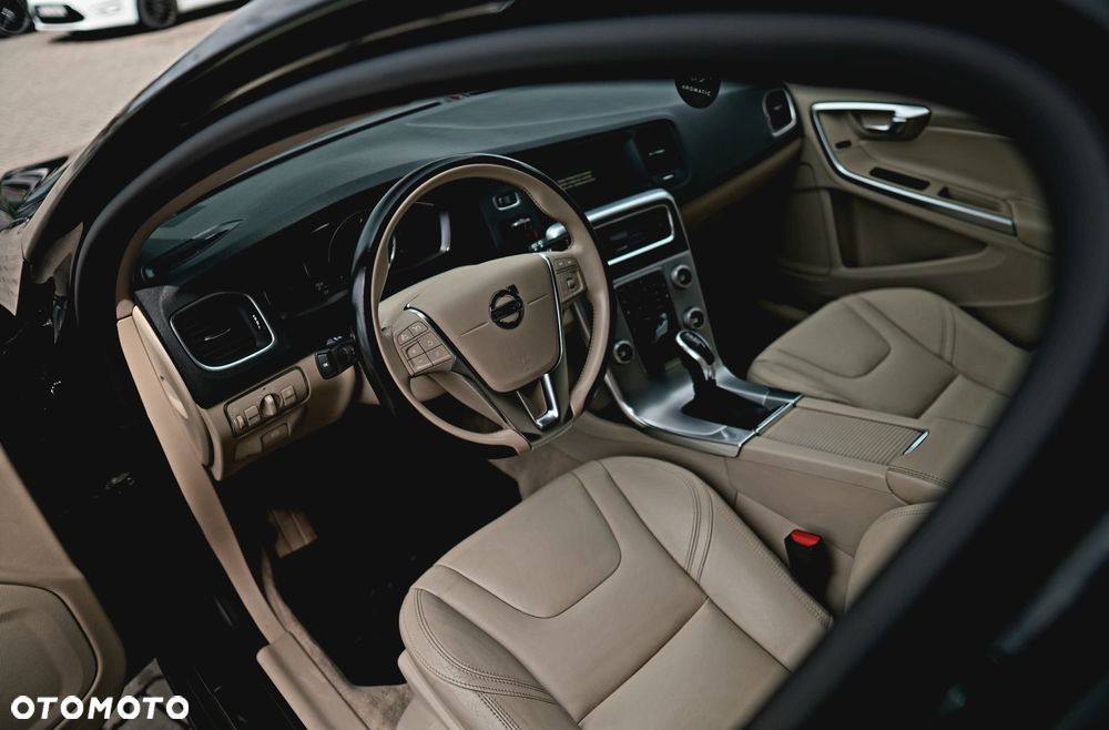 Volvo V60 T5 Drive-E Dynamic Edition (Momentum) - 6