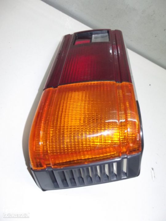 Datsun Nissan Sunny de 1984 farlim de trás - 2