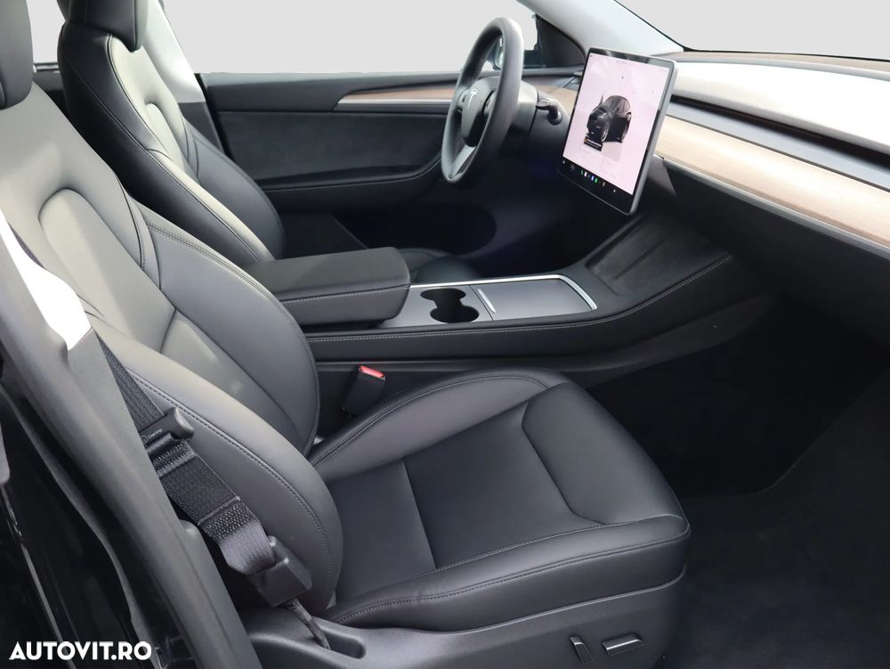 Tesla Model Y Long Range RWD Premium - 16