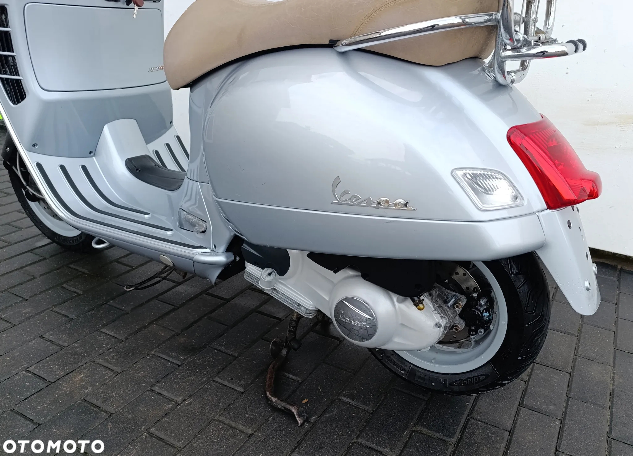 Piaggio Vespa - 18
