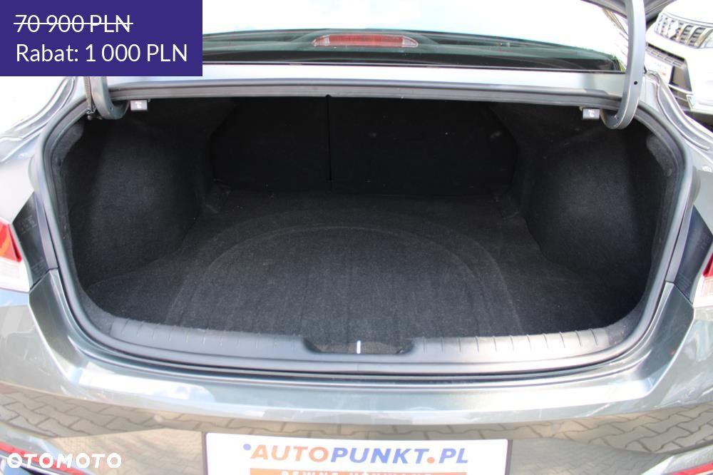 Hyundai Elantra - 12