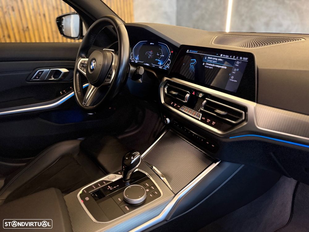 BMW 330 e Touring Aut. M Sport - 24