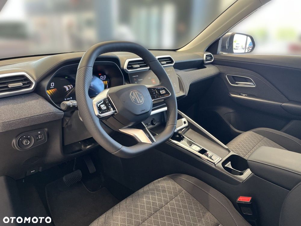 MG ZS Hybrid+ - 10