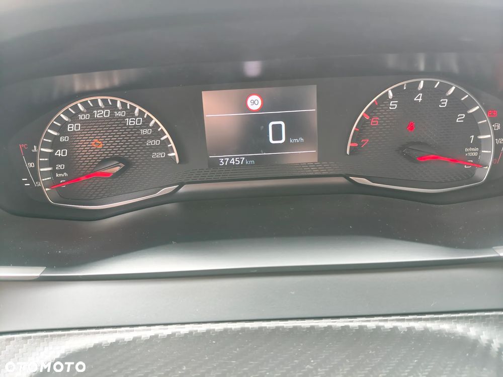 Peugeot 208 - 18