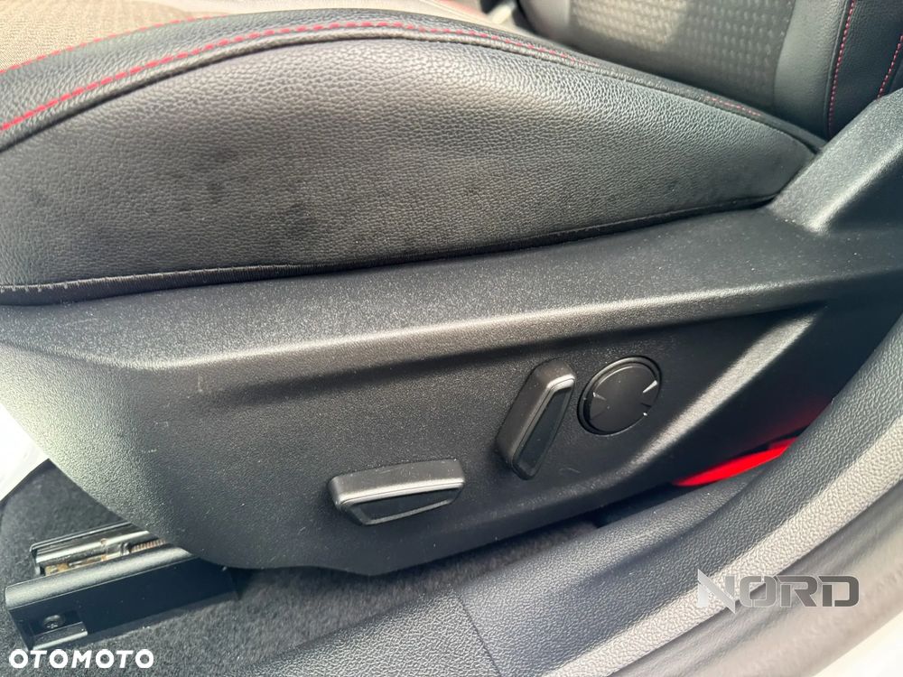 Ford Focus 1.5 EcoBlue Start-Stopp-System ST-LINE - 22