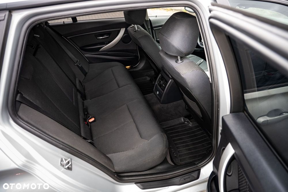BMW Seria 3 318d DPF - 18
