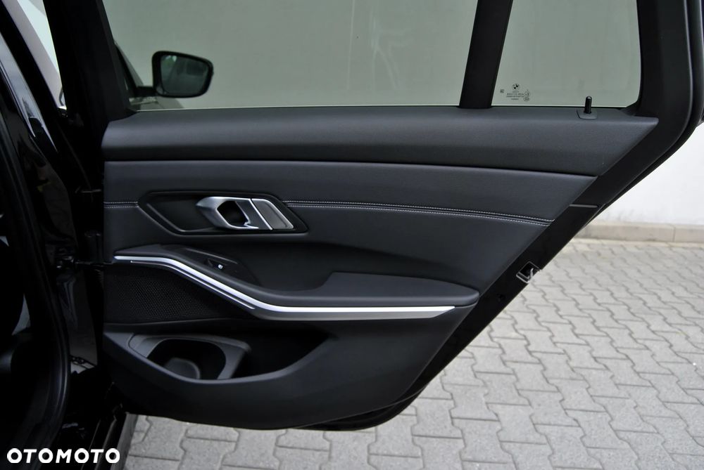 BMW Seria 3 320d xDrive Sport Line - 29