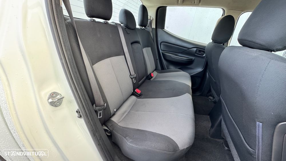 Mitsubishi L-200 Cabine dupla 2WD - 4