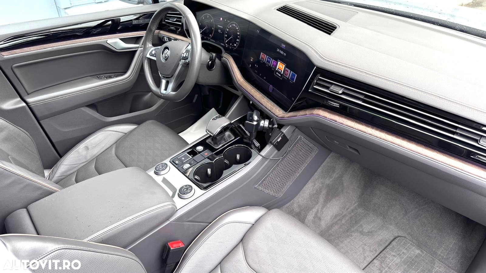 Volkswagen Touareg V6 TDI R-Style - 32