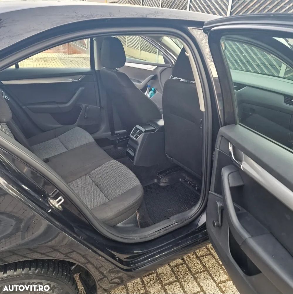 Skoda Octavia 1.6 TDI Active - 8