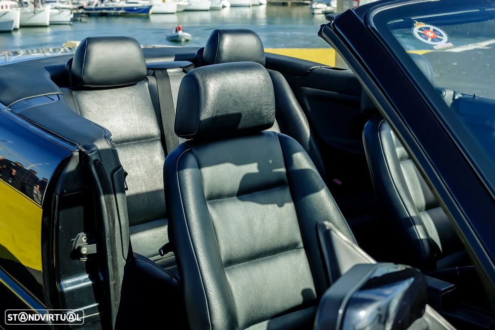 BMW 320 i Touring - 16