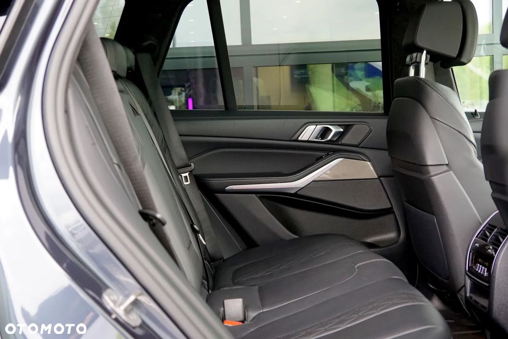 BMW X5 M M50i - 27