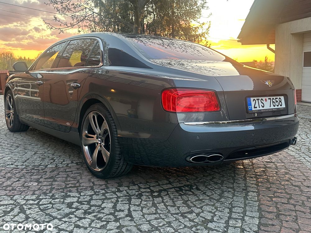 Bentley Flying Spur V8 Mulliner - 11