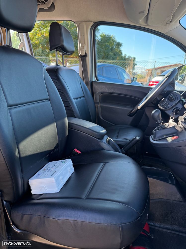 Renault Kangoo 1.5 dCl Blue 115 Maxi 4 Lugares - 12